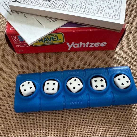 Vintage Travel Yahtzee with unique dice roller MB Milton Bradley Ages 8+ - Picture 13 of 16